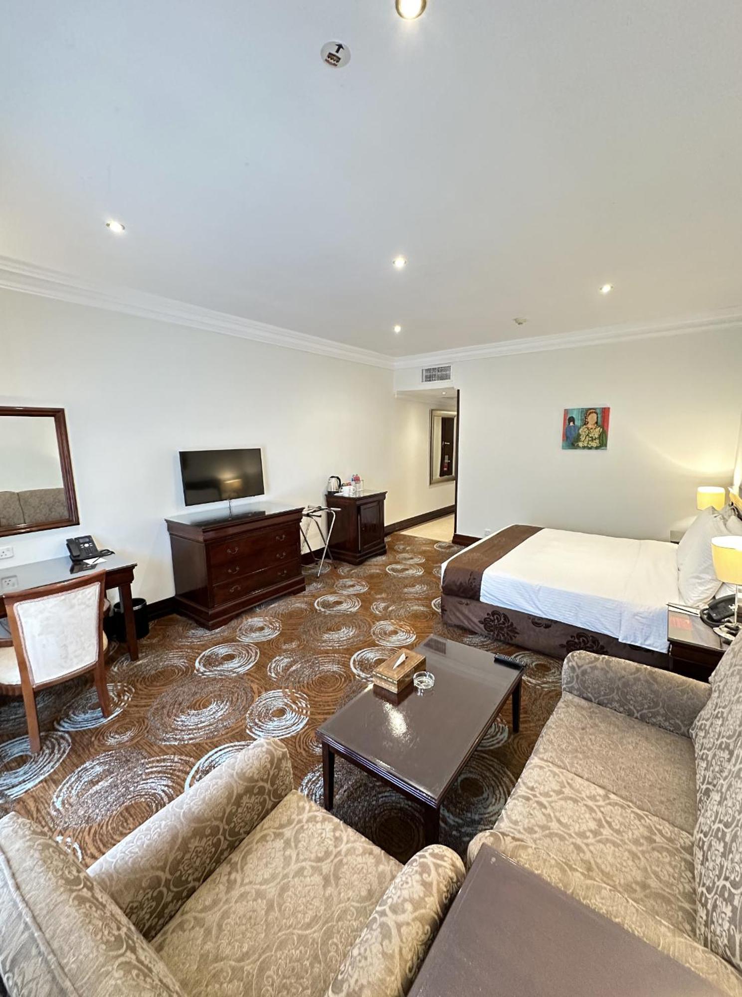 Montrose - A Mayfair Collection Hotel Кувейт Экстерьер фото