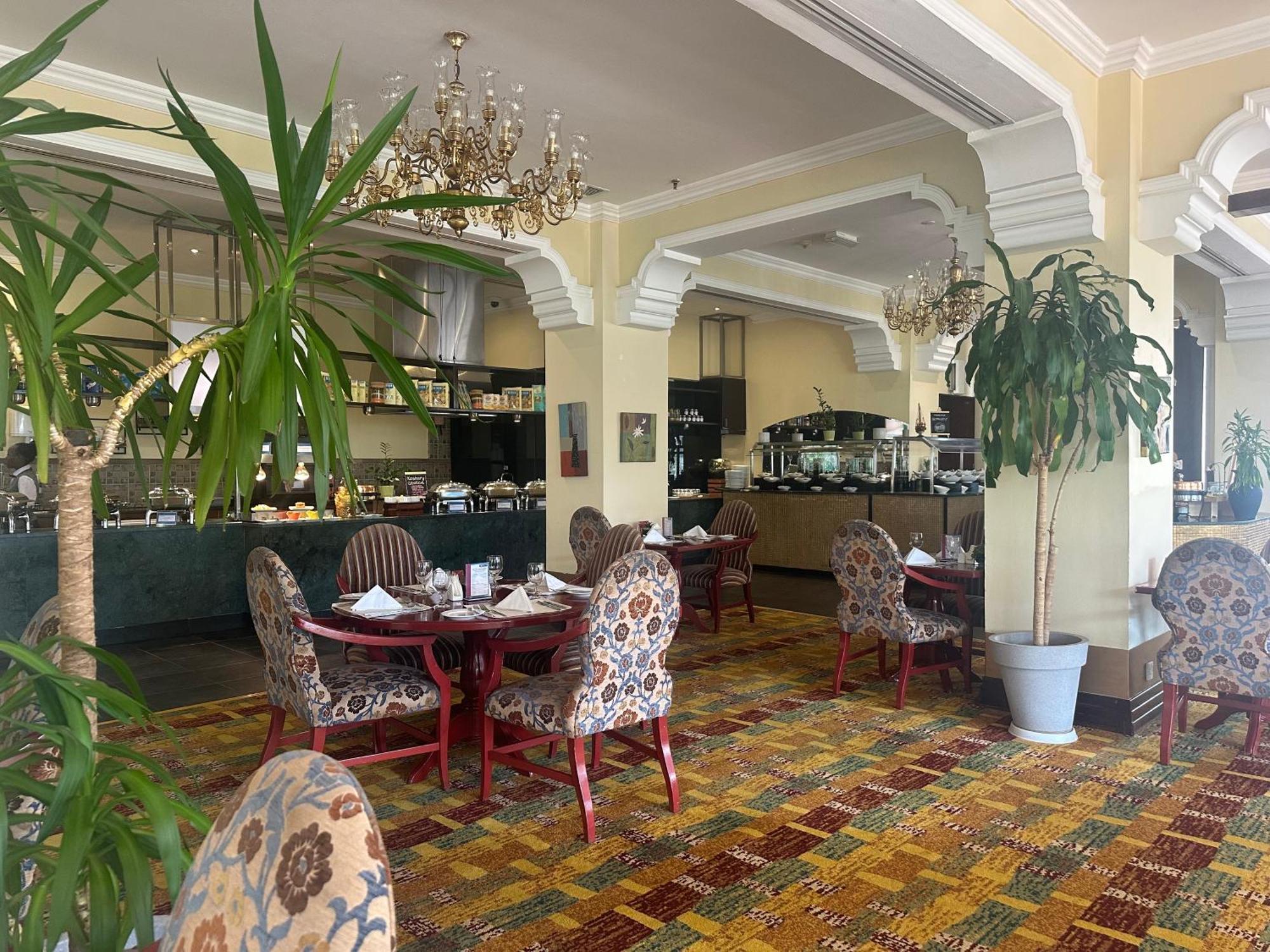Montrose - A Mayfair Collection Hotel Кувейт Экстерьер фото
