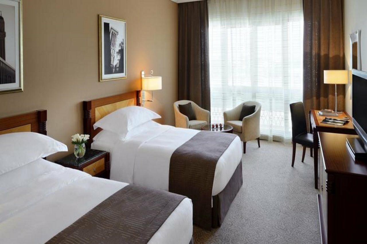 Montrose - A Mayfair Collection Hotel Кувейт Экстерьер фото