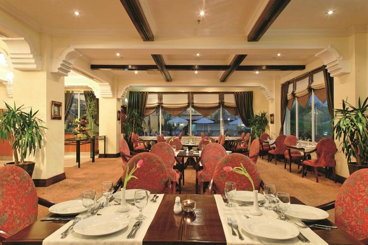Montrose - A Mayfair Collection Hotel Кувейт Экстерьер фото